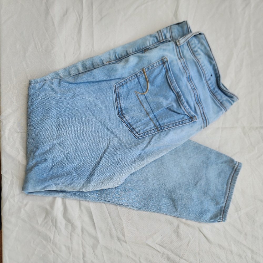 American Eagle light wash jeans
